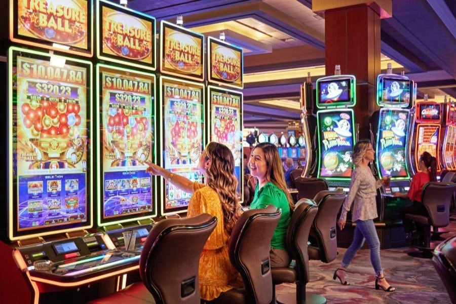 Which wheels offer variations in Bitcoin roulette gambling speed?